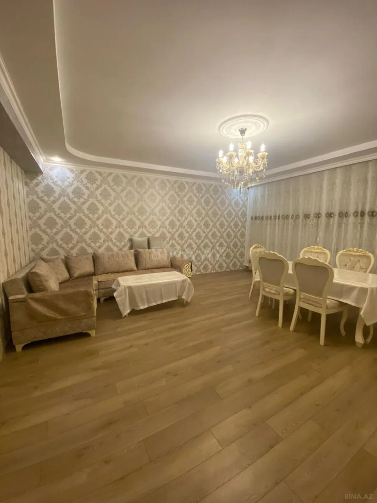 Kirayə verilir 2 otaqlı mənzil 98 m²