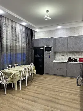 Satılır 5 otaqlı həyət evi 240 m²