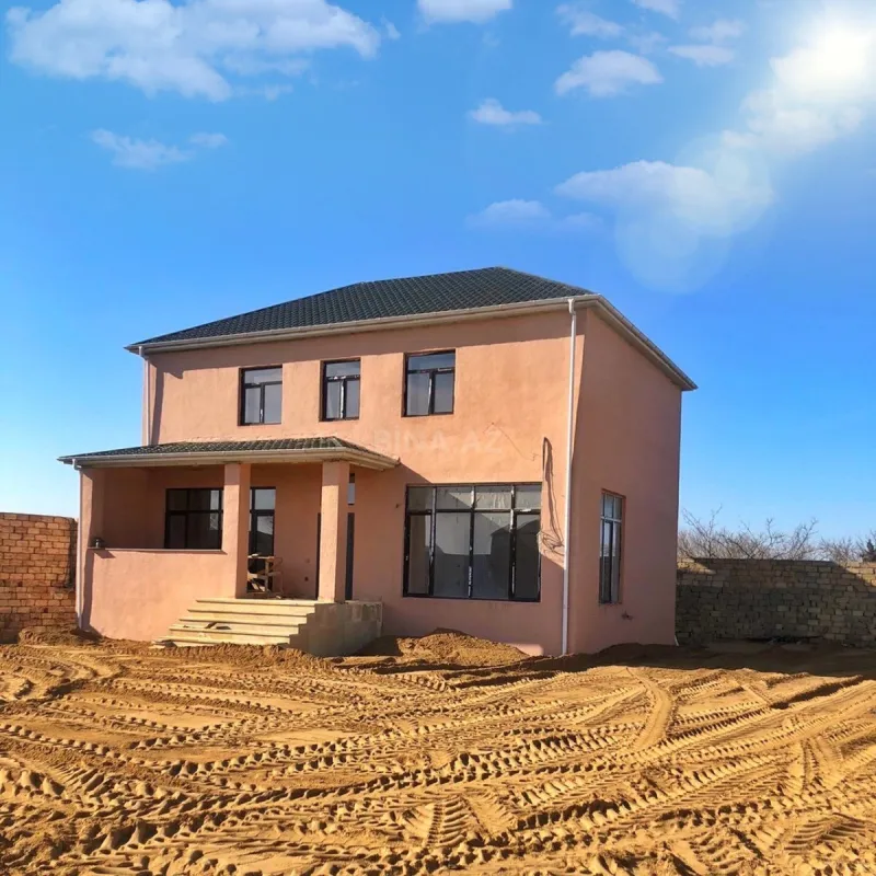 Satılır 5 otaqlı həyət evi 240 m²