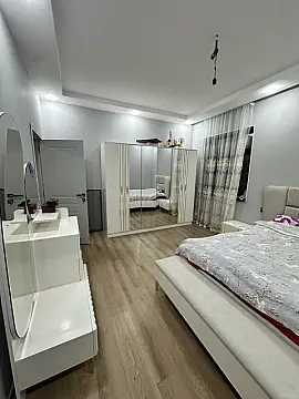 Satılır 5 otaqlı həyət evi 240 m²