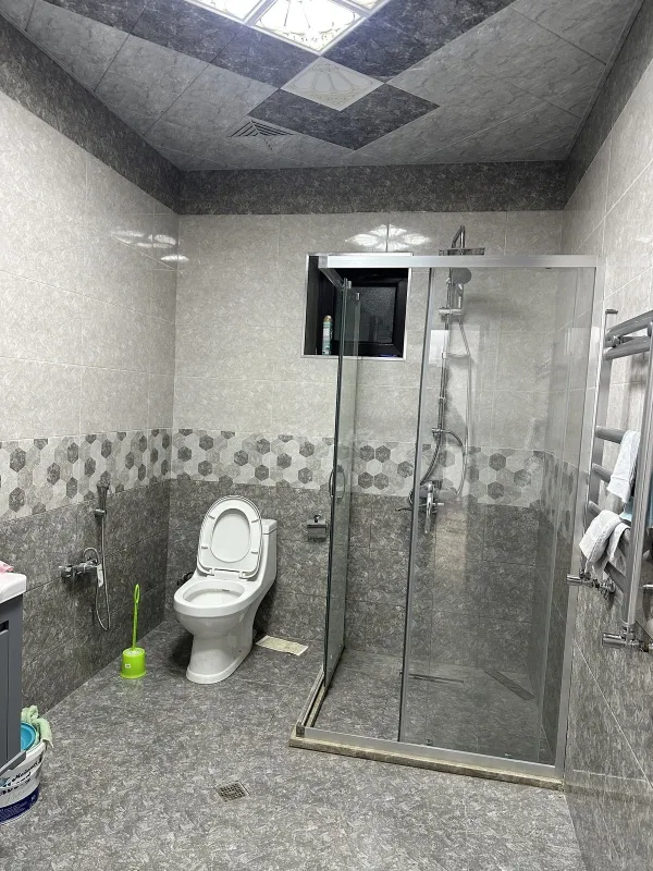 Satılır 5 otaqlı həyət evi 240 m²