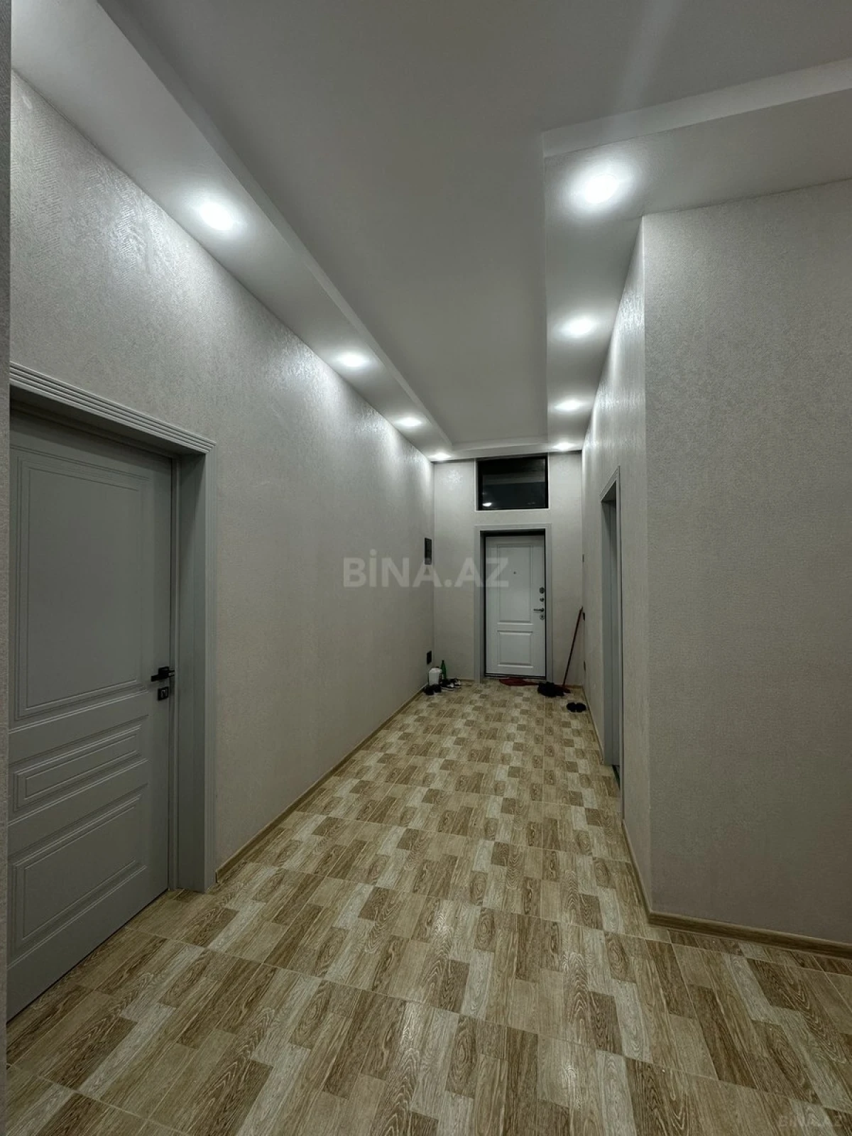 Satılır 5 otaqlı həyət evi 240 m²