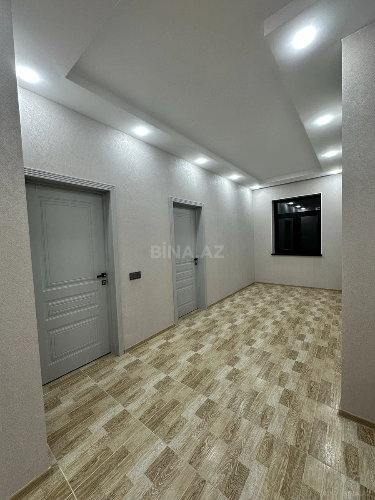 Satılır 5 otaqlı həyət evi 240 m²