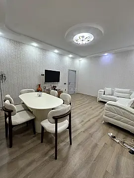 Satılır 5 otaqlı həyət evi 240 m²