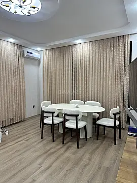 Satılır 5 otaqlı həyət evi 240 m²
