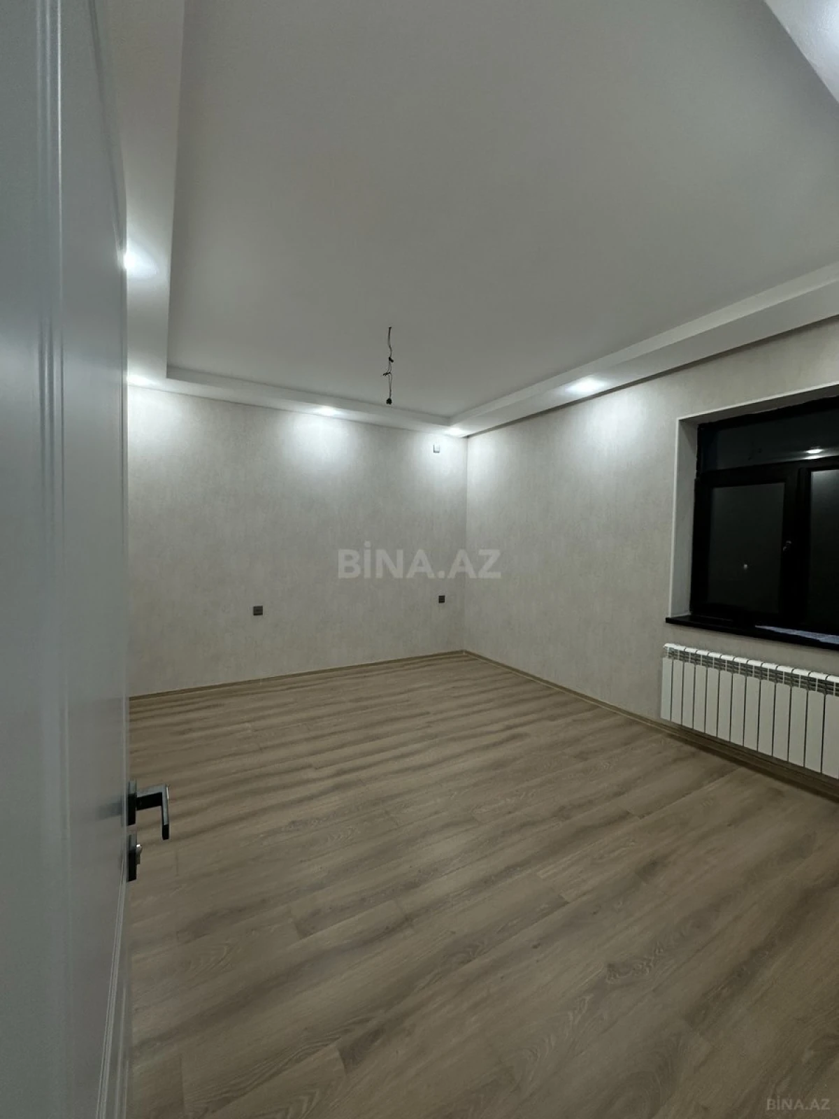 Satılır 5 otaqlı həyət evi 240 m²