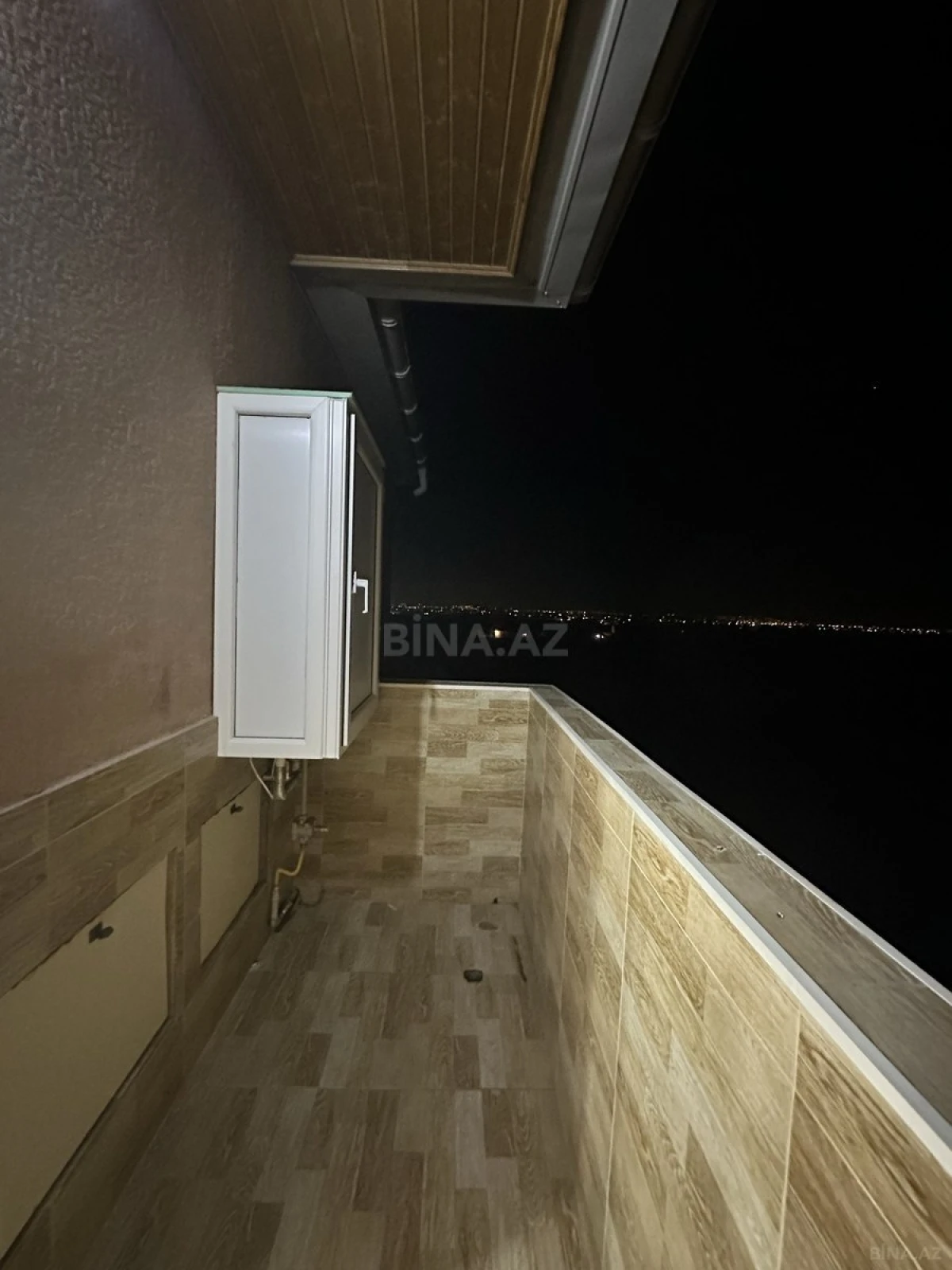 Satılır 5 otaqlı həyət evi 240 m²