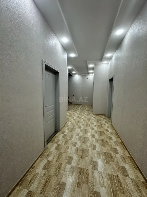 Satılır 5 otaqlı həyət evi 240 m²