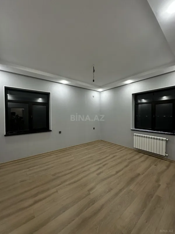 Satılır 5 otaqlı həyət evi 240 m²