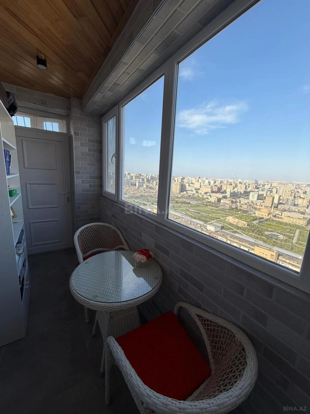 Satılır 2 otaqlı mənzil 73 m²