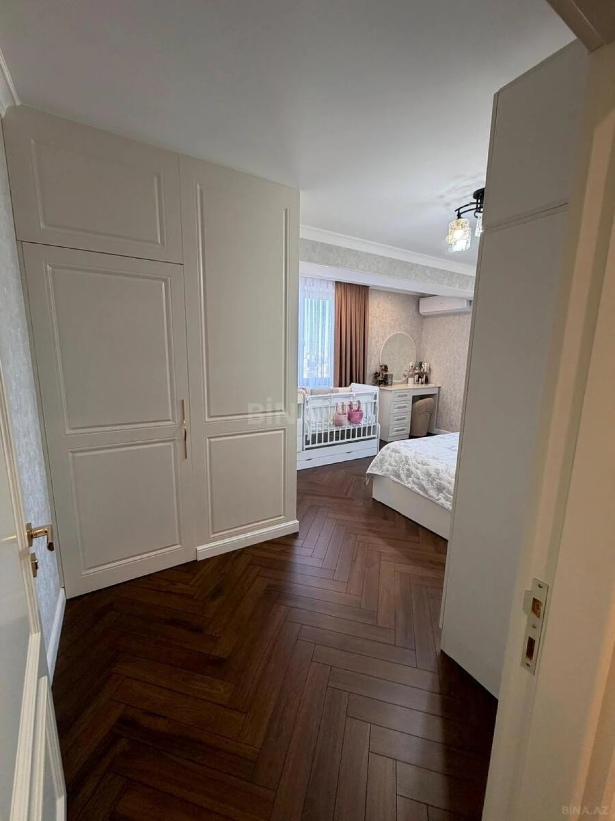Satılır 2 otaqlı mənzil 73 m²