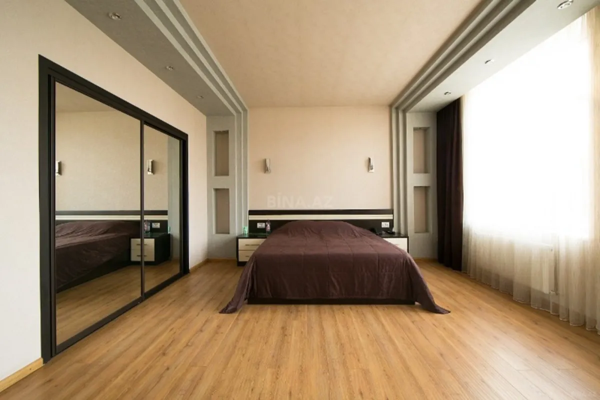 Satılır 6 otaqlı həyət evi 450 m²