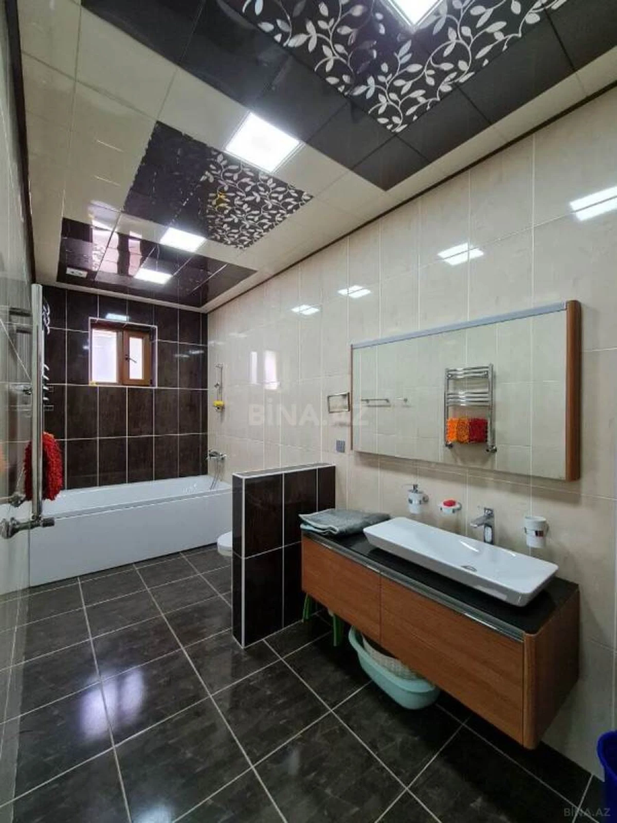 Satılır 6 otaqlı həyət evi 450 m²