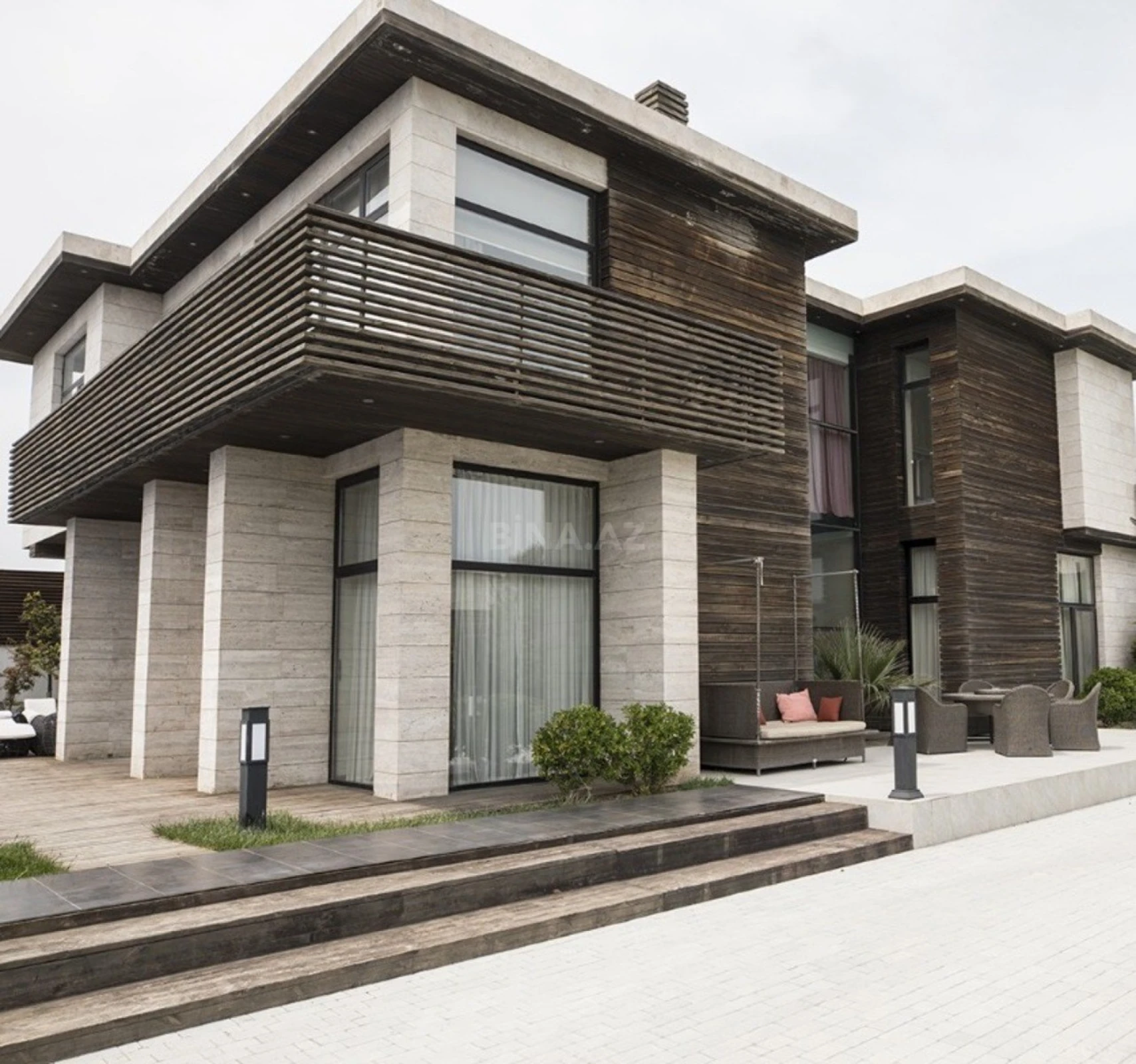 Satılır 6 otaqlı həyət evi 450 m²