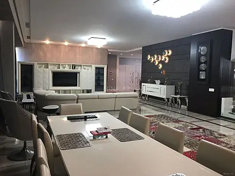 Satılır 6 otaqlı həyət evi 450 m²