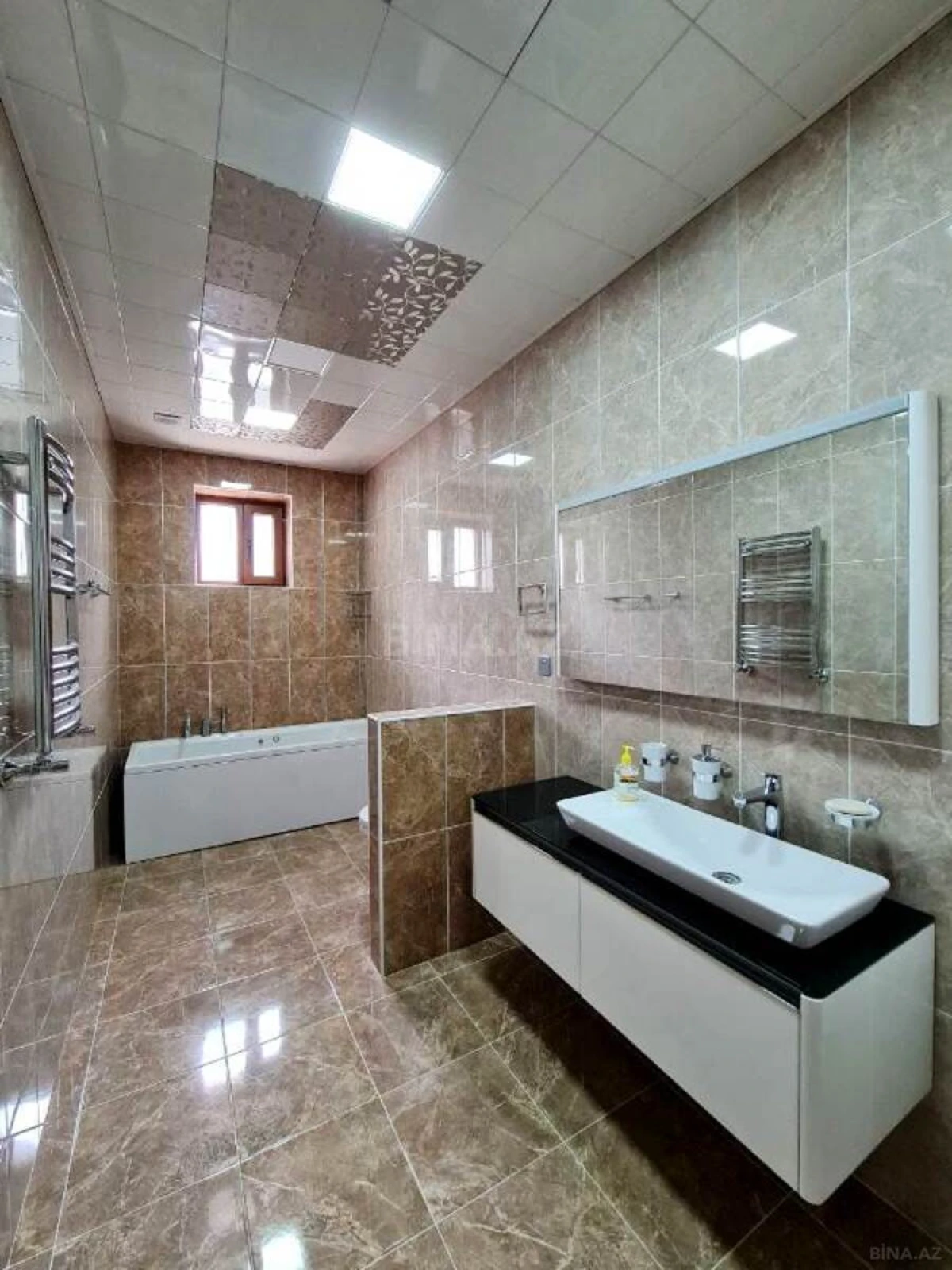 Satılır 6 otaqlı həyət evi 450 m²