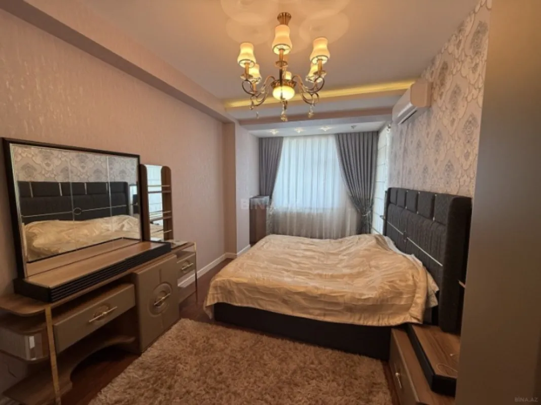 Satılır 4 otaqlı mənzil 173 m²