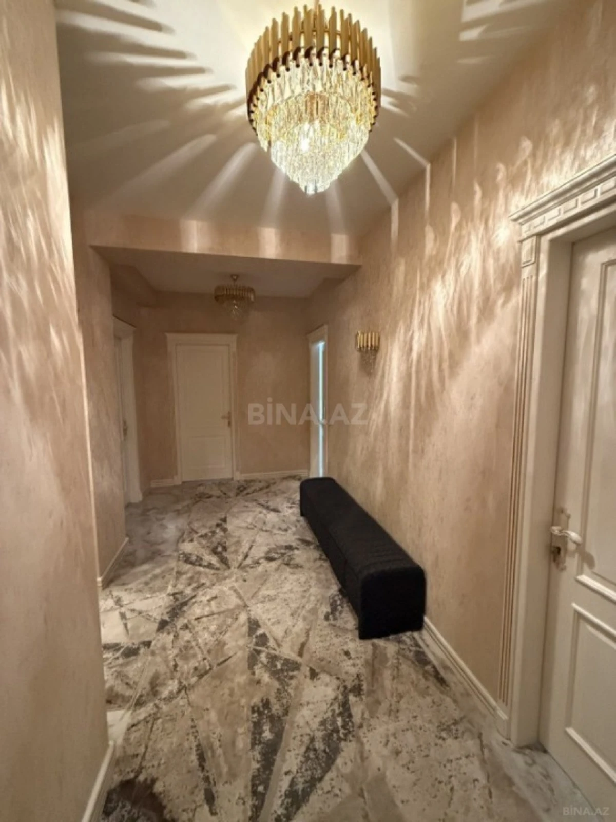 Satılır 4 otaqlı mənzil 173 m²