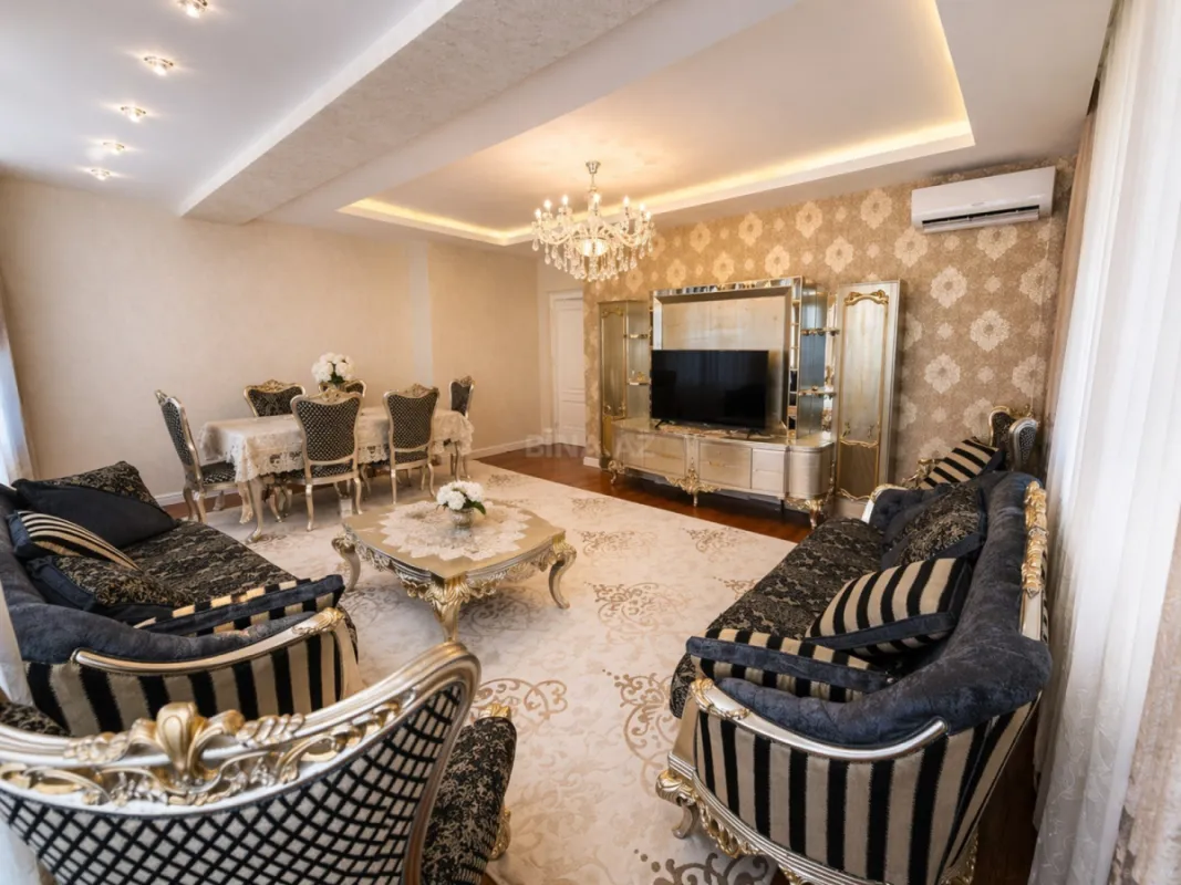 Satılır 4 otaqlı mənzil 173 m²
