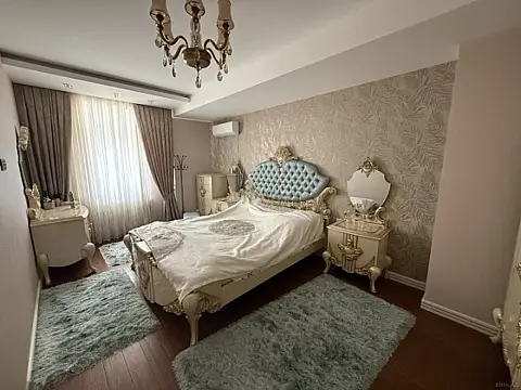 Satılır 4 otaqlı mənzil 173 m²
