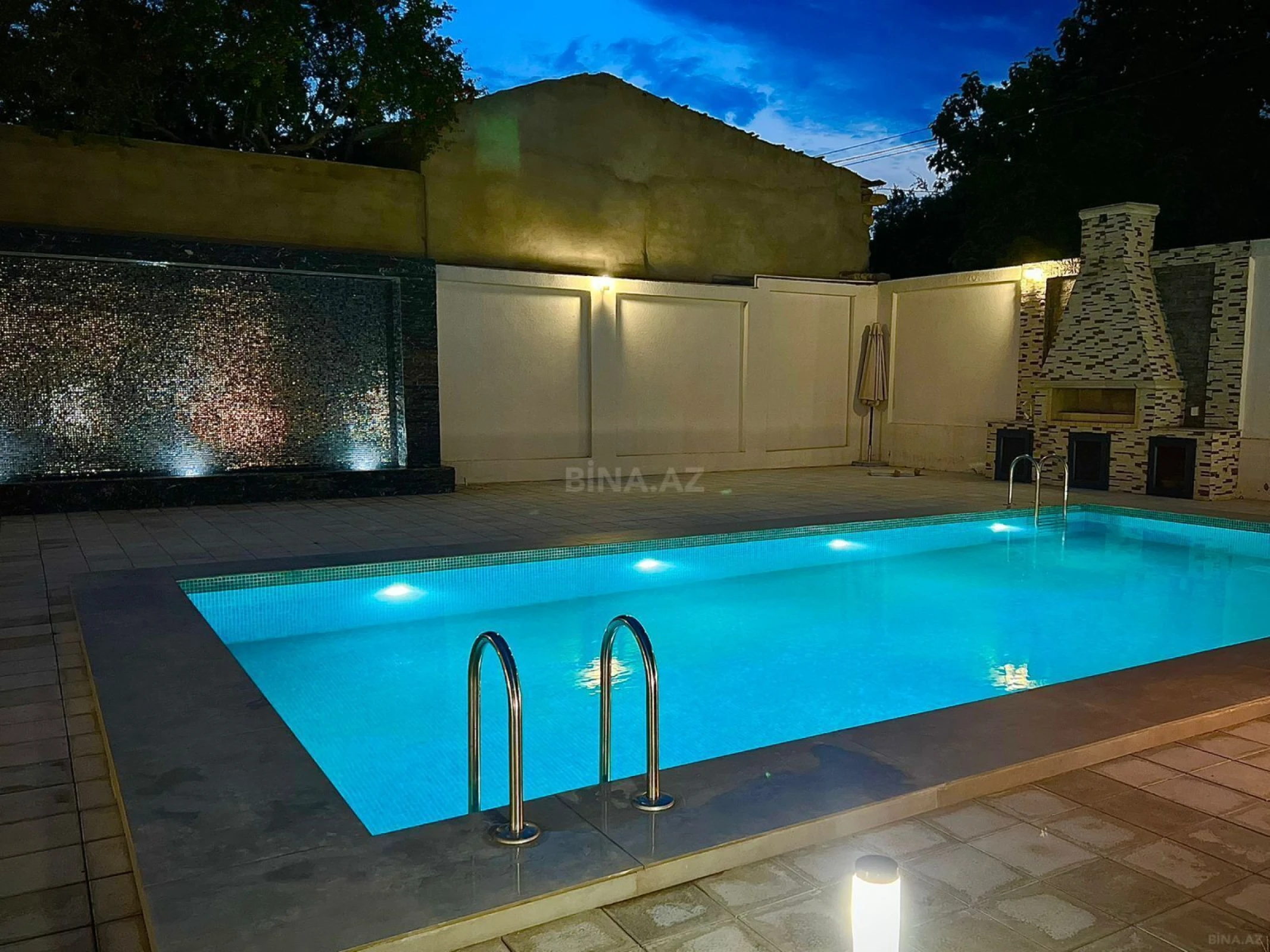 Satılır 8 otaqlı həyət evi 620 m²