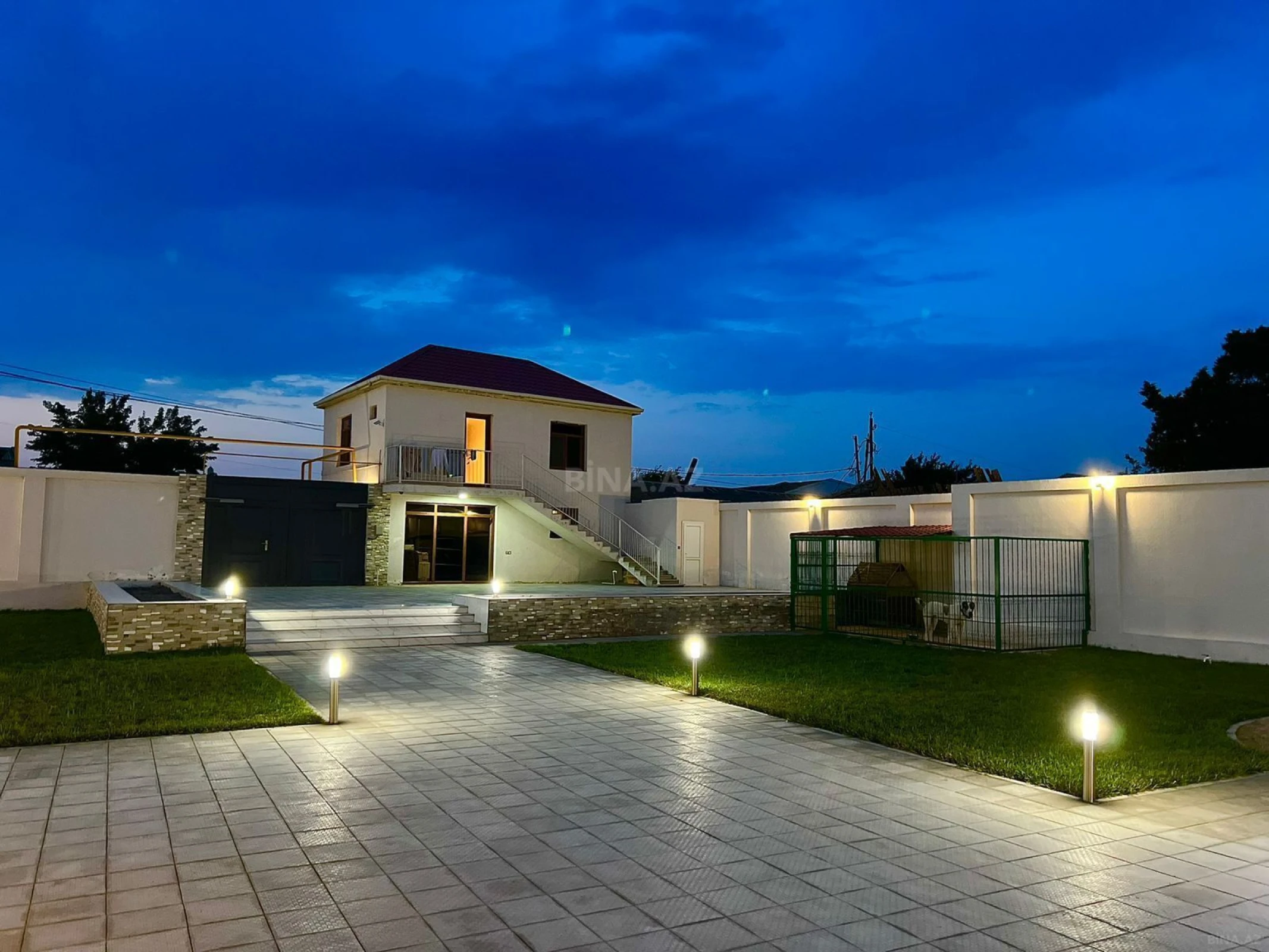 Satılır 8 otaqlı həyət evi 620 m²