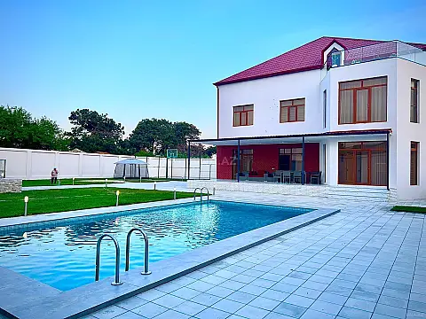 Satılır 8 otaqlı həyət evi 620 m²
