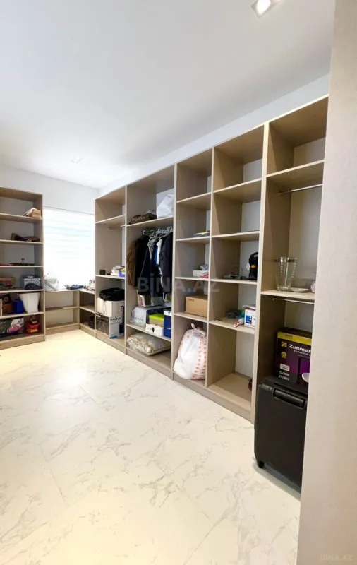 Satılır 8 otaqlı həyət evi 620 m²