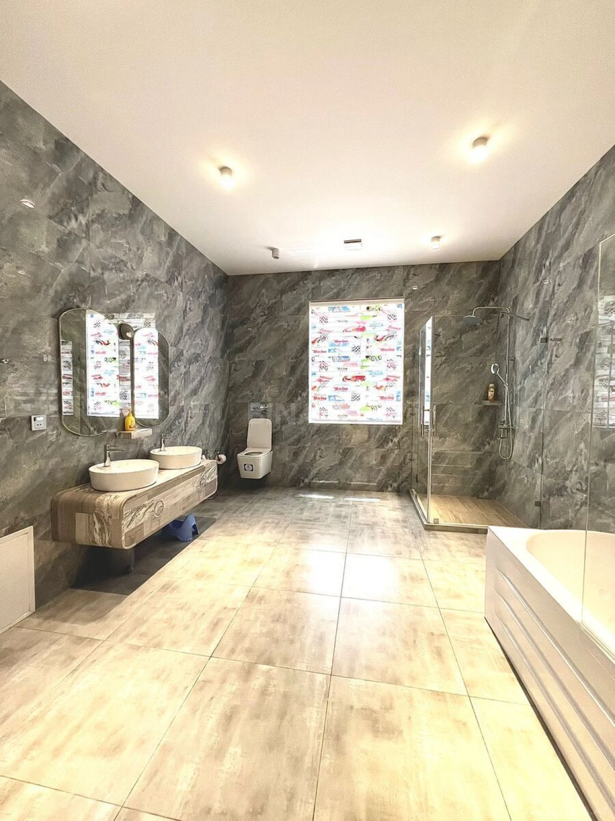 Satılır 8 otaqlı həyət evi 620 m²