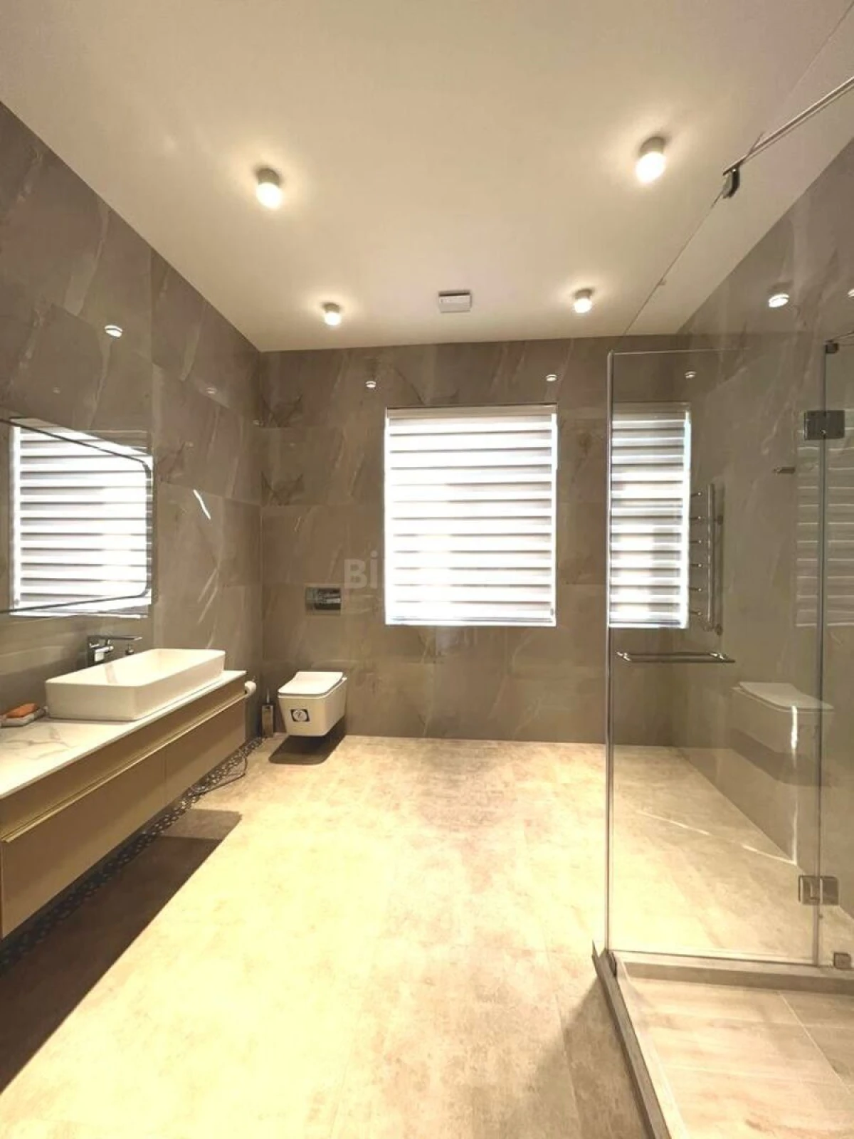 Satılır 8 otaqlı həyət evi 620 m²