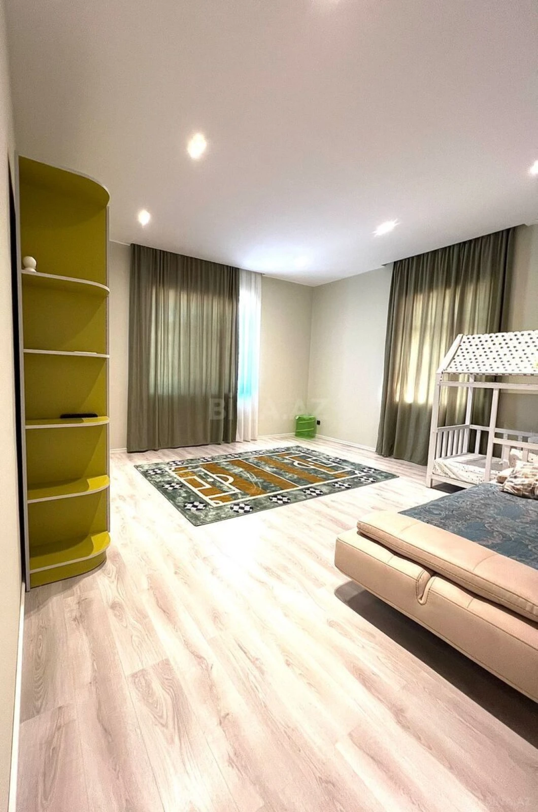Satılır 8 otaqlı həyət evi 620 m²