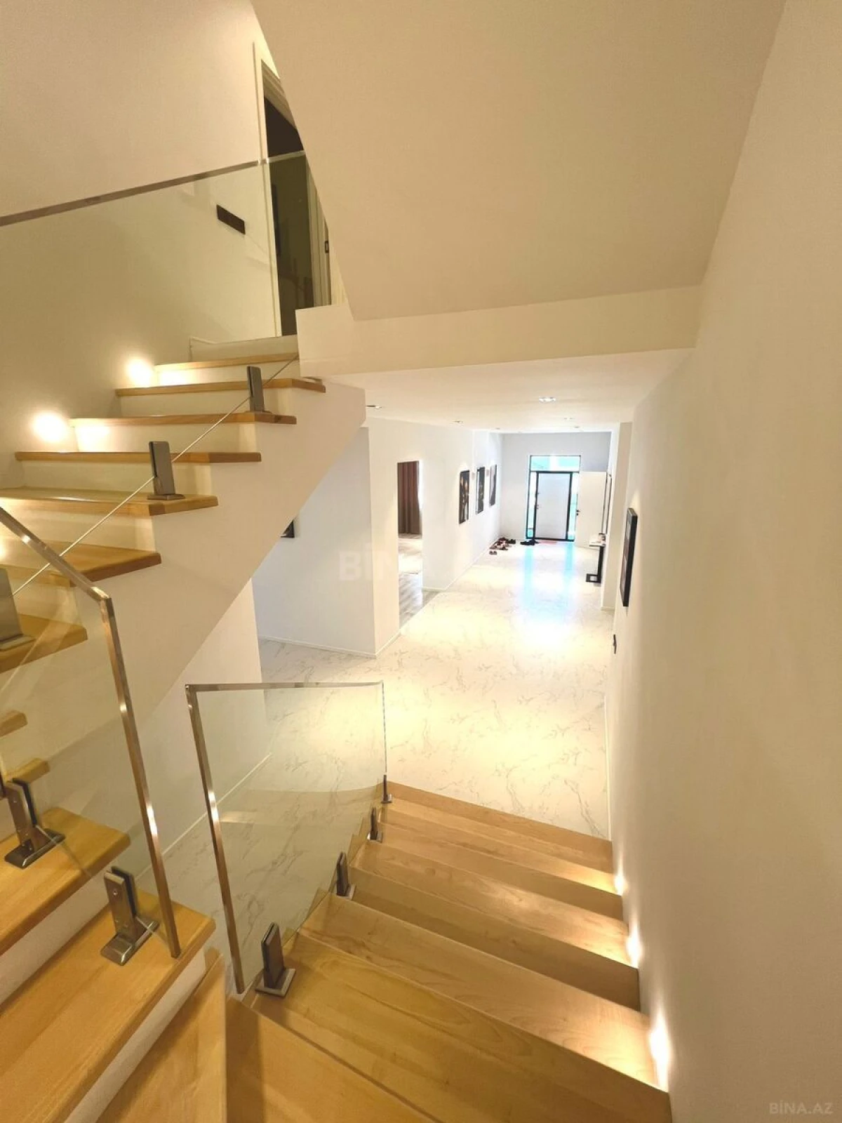Satılır 8 otaqlı həyət evi 620 m²