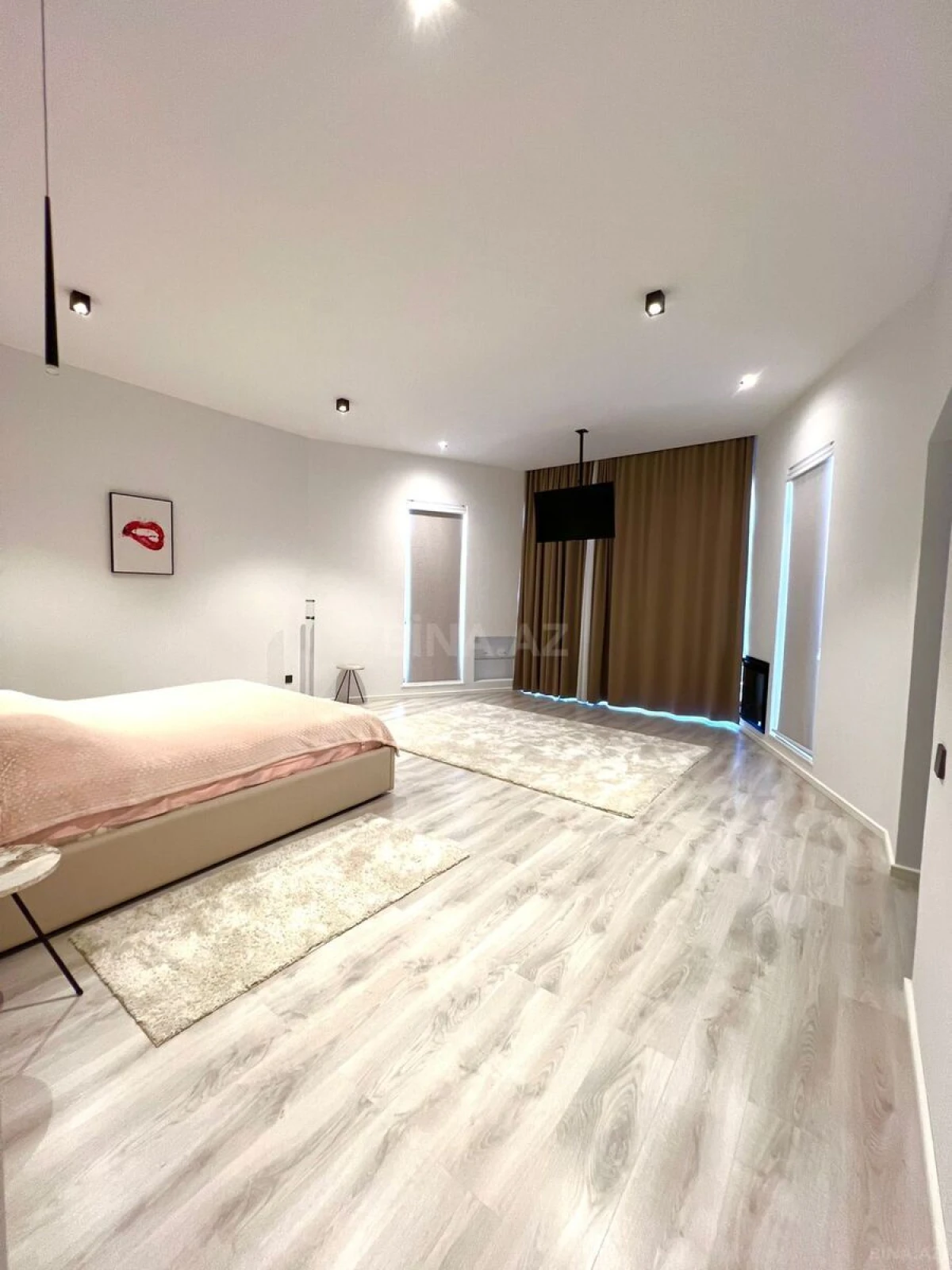 Satılır 8 otaqlı həyət evi 620 m²