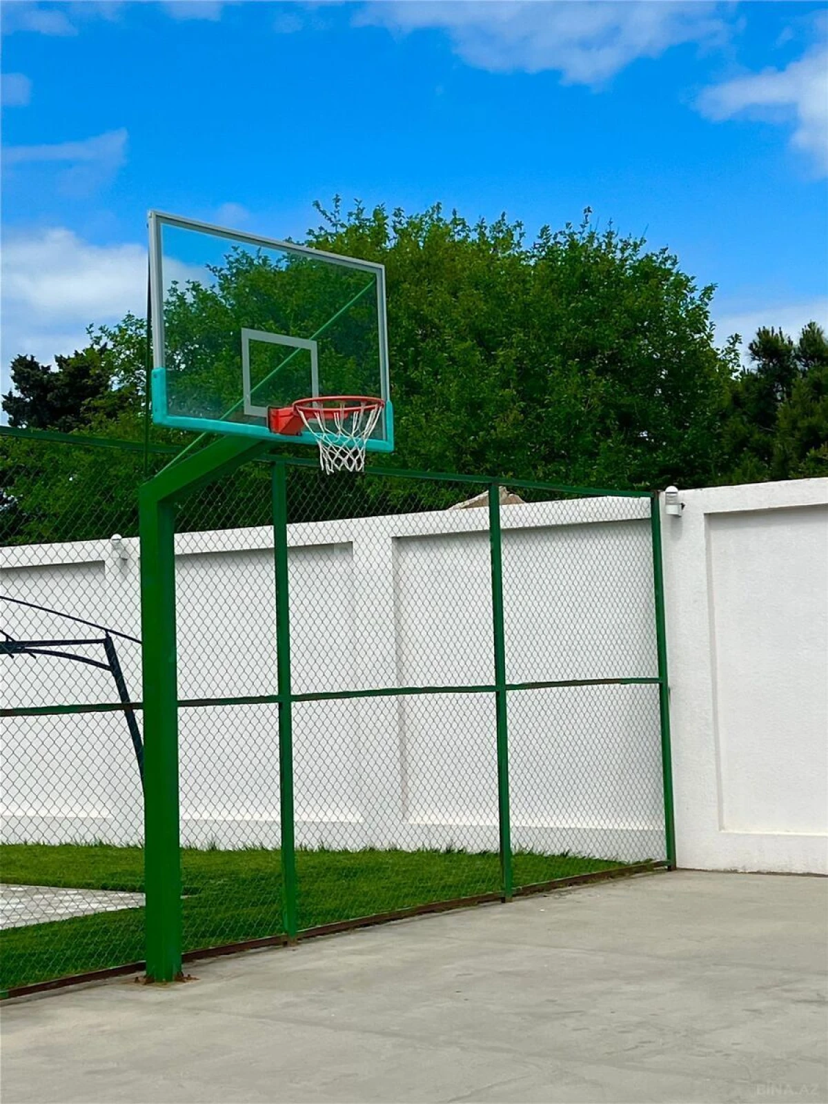 Satılır 8 otaqlı həyət evi 620 m²