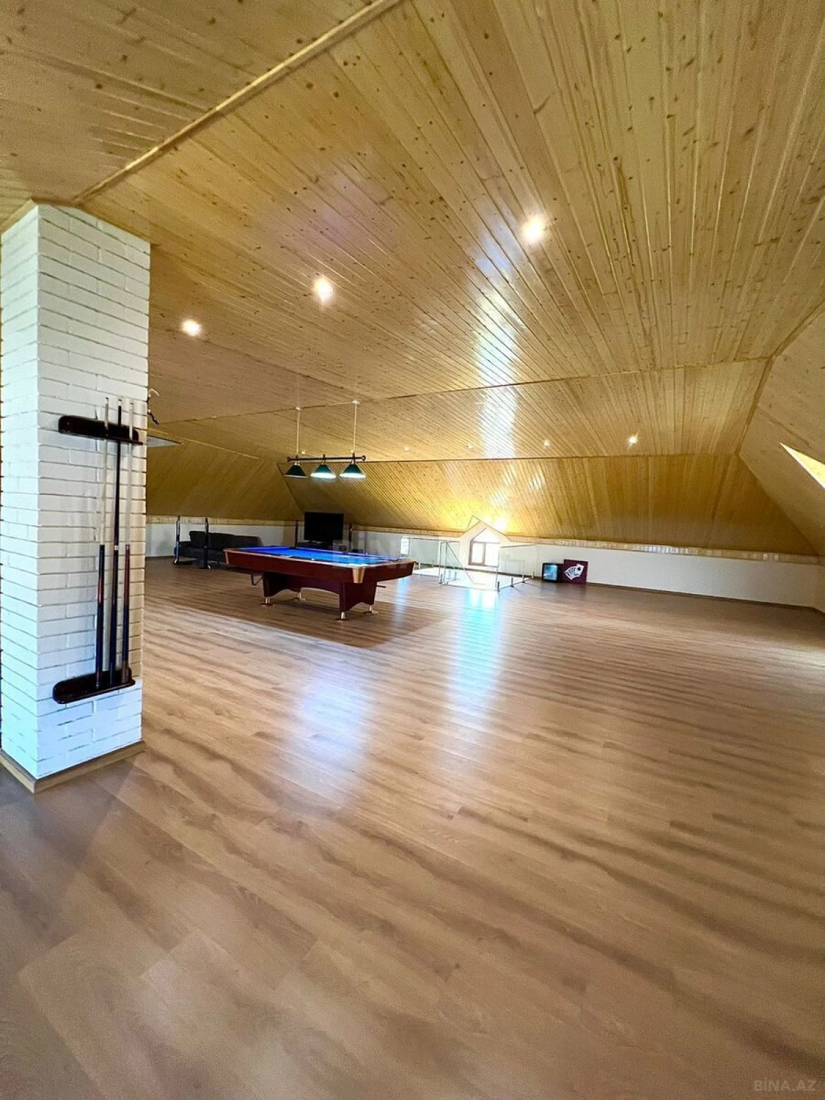 Satılır 8 otaqlı həyət evi 620 m²