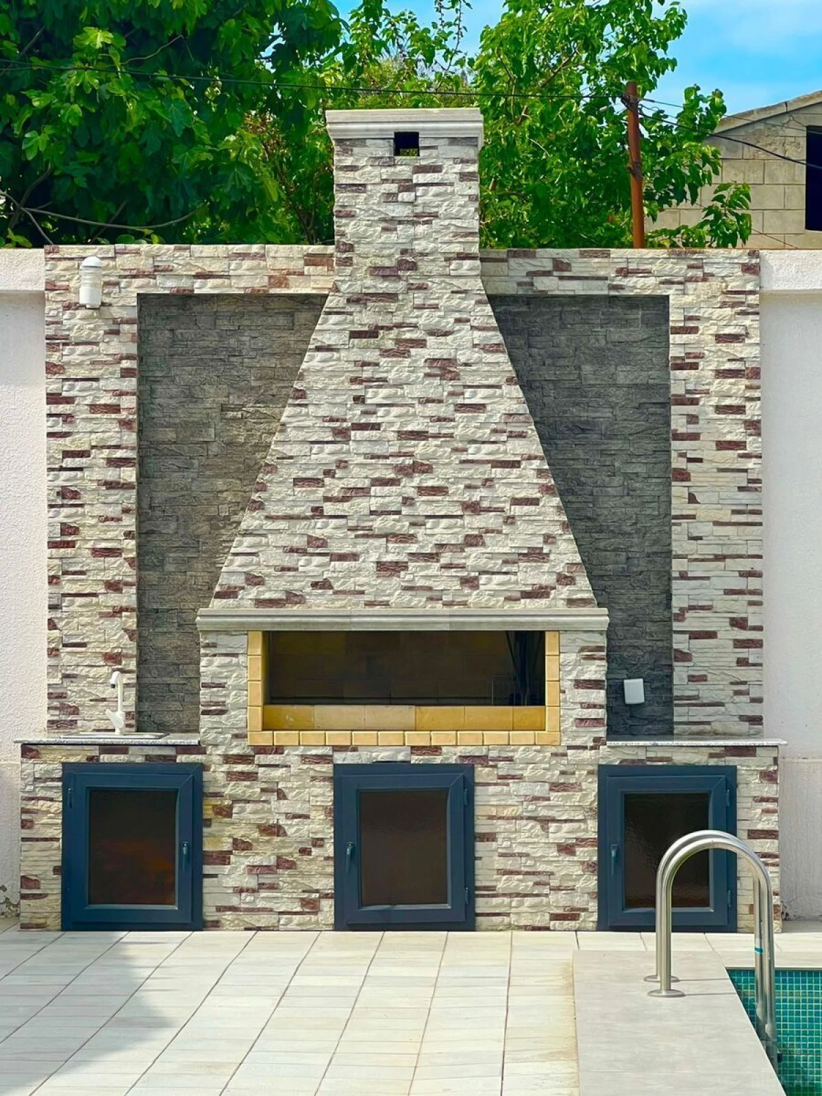 Satılır 8 otaqlı həyət evi 620 m²