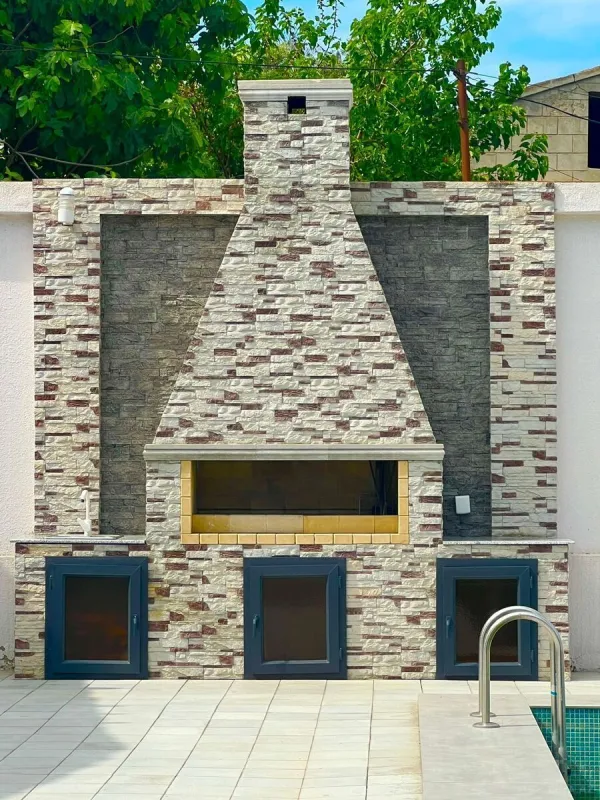 Satılır 8 otaqlı həyət evi 620 m²