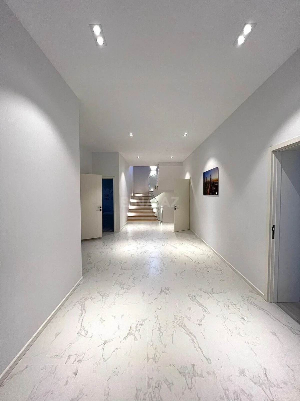 Satılır 8 otaqlı həyət evi 620 m²