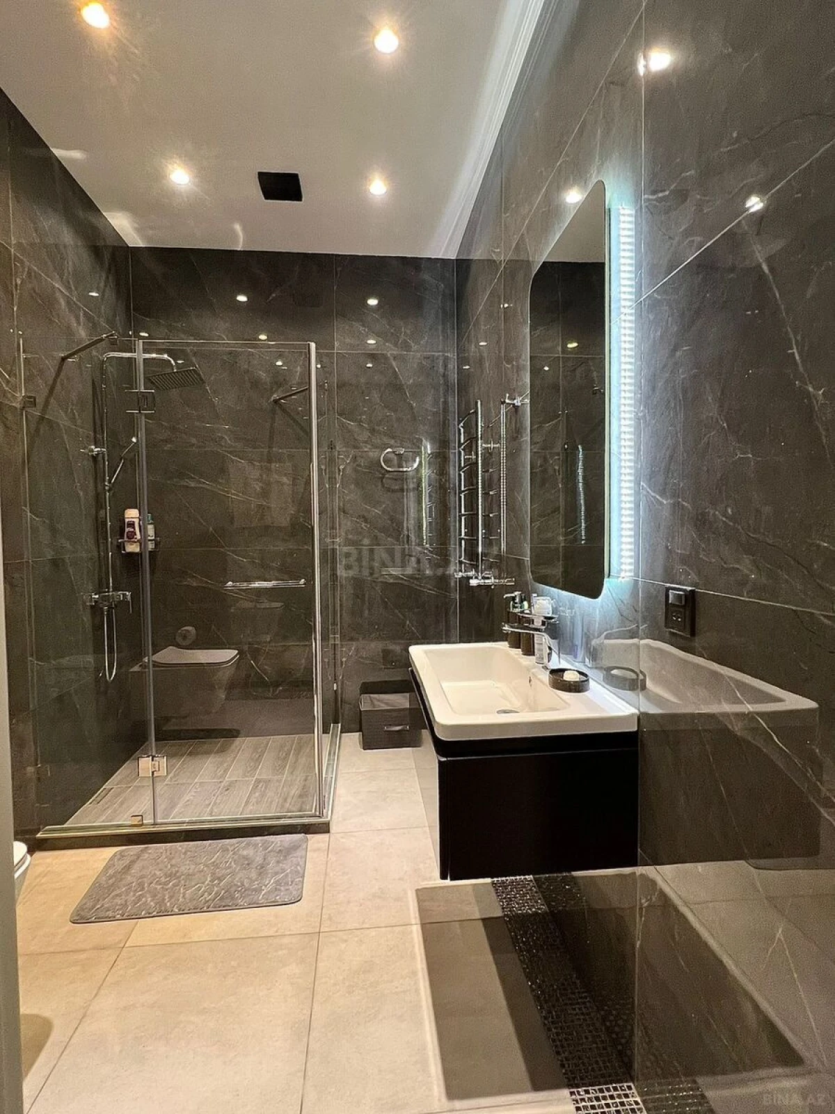 Satılır 8 otaqlı həyət evi 620 m²