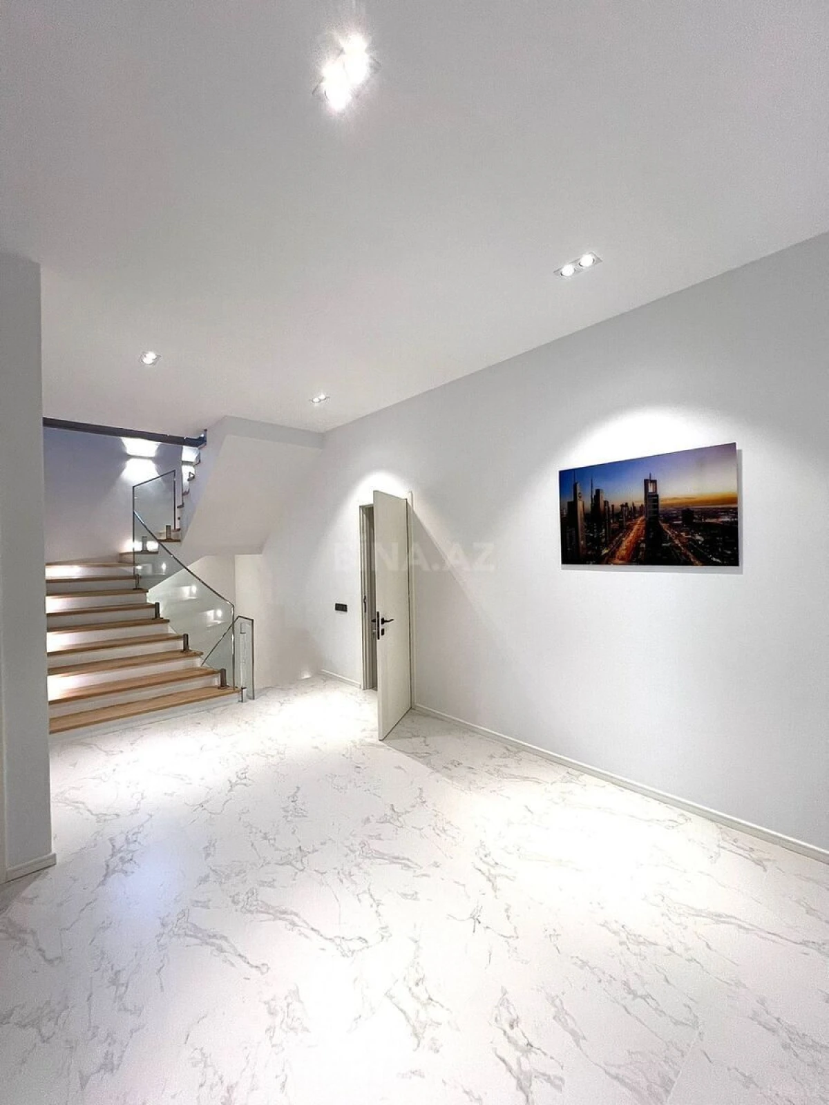 Satılır 8 otaqlı həyət evi 620 m²