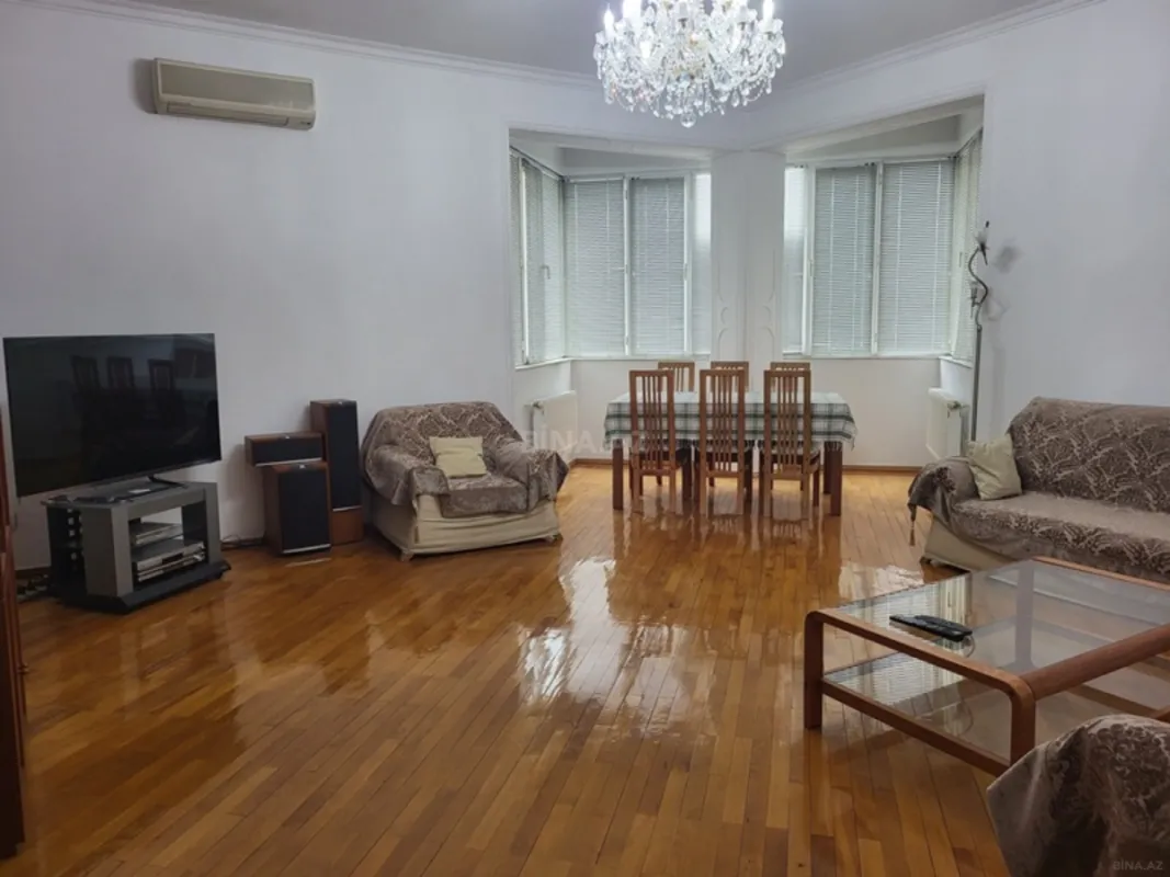 Kirayə verilir 4 otaqlı mənzil 150 m²