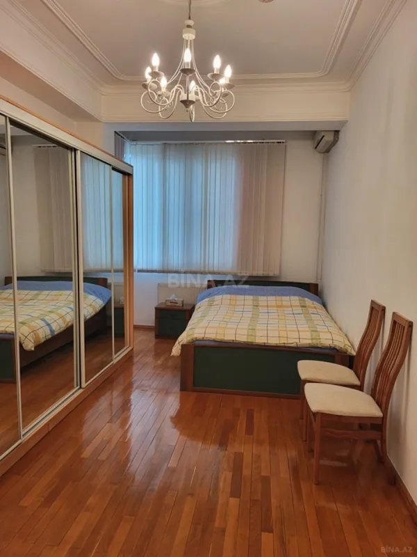 Kirayə verilir 4 otaqlı mənzil 150 m²