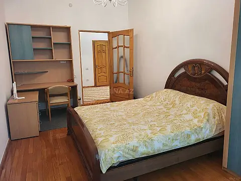 Kirayə verilir 4 otaqlı mənzil 150 m²