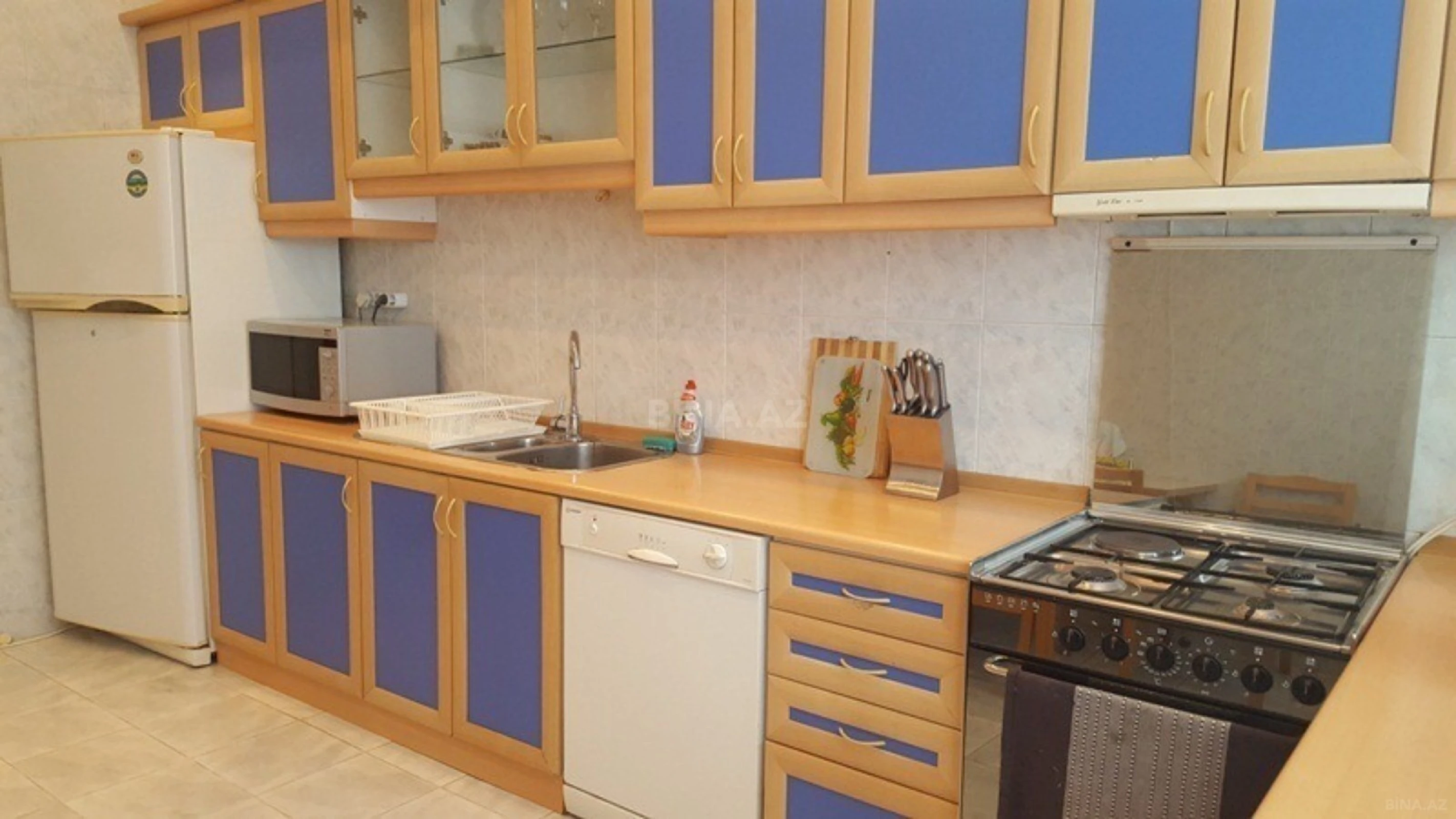Kirayə verilir 4 otaqlı mənzil 150 m²