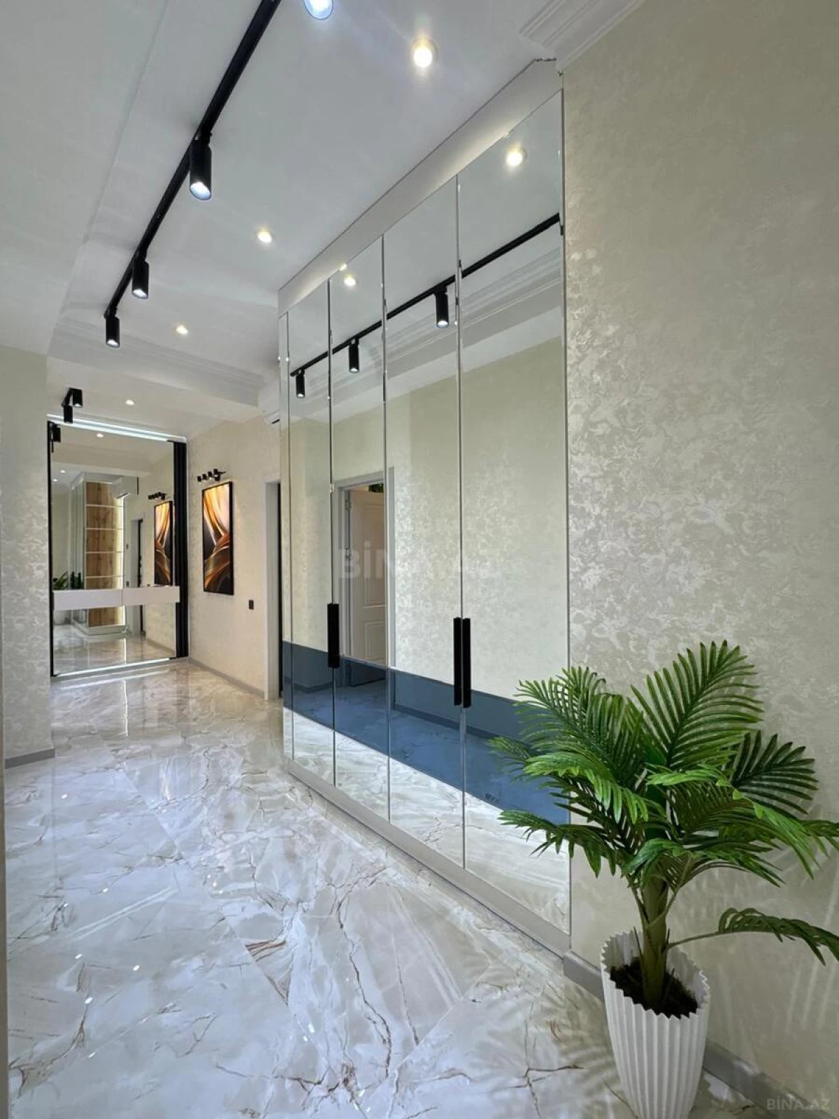 Satılır 2 otaqlı mənzil 85 m²