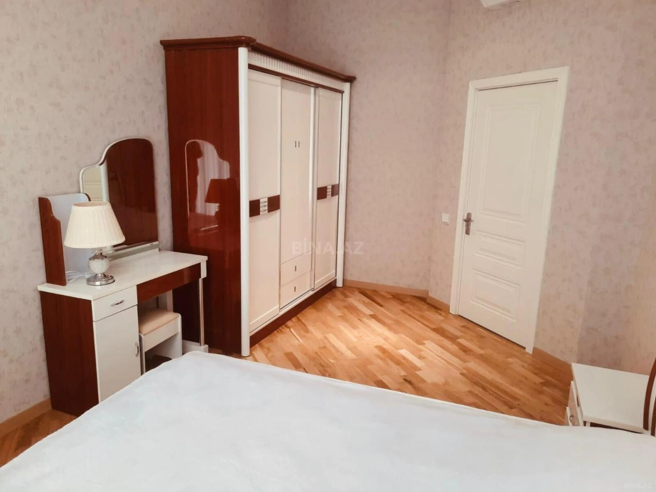 Kirayə verilir 2 otaqlı mənzil 63 m²