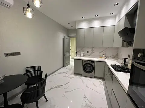 Kirayə verilir 2 otaqlı mənzil 115 m²