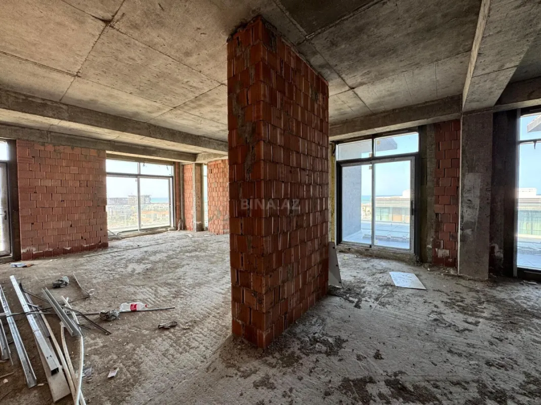 Satılır 4 otaqlı mənzil 208 m²
