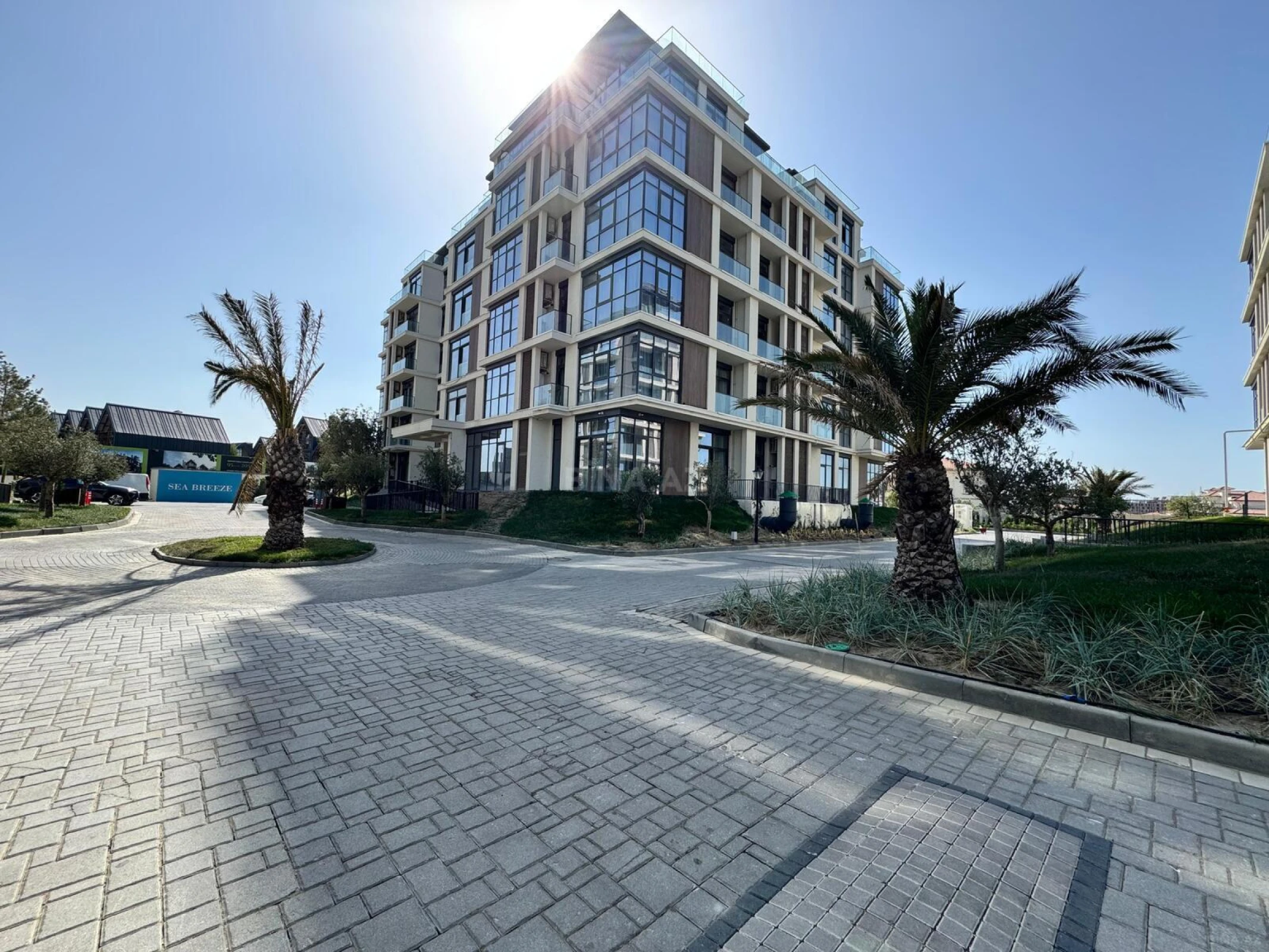 Satılır 4 otaqlı mənzil 208 m²