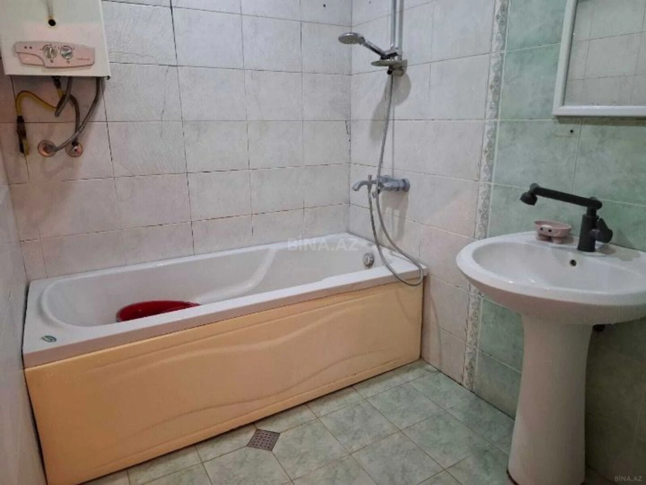 Satılır 3 otaqlı mənzil 95 m²